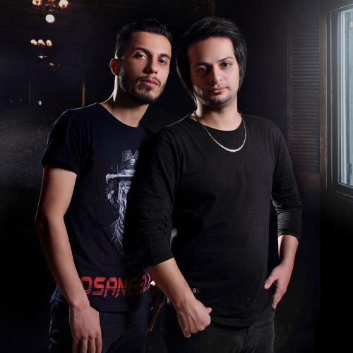 پویا یحیوی و محسن آخی گوزون قارادی (مشکی پوش)